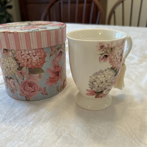 VTG ‎ Brivogue Victorian Style Fine Porcelain Tea Cup and Gift Box Hydrangea - Picture 5 of 11